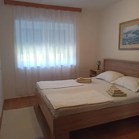 Adna * كولين فاكوف